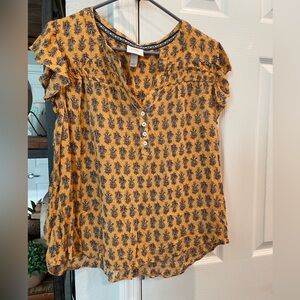 Knox Rose Gauzy Short flutter sleeve henley v neckline leafy Pattern blouse Lg